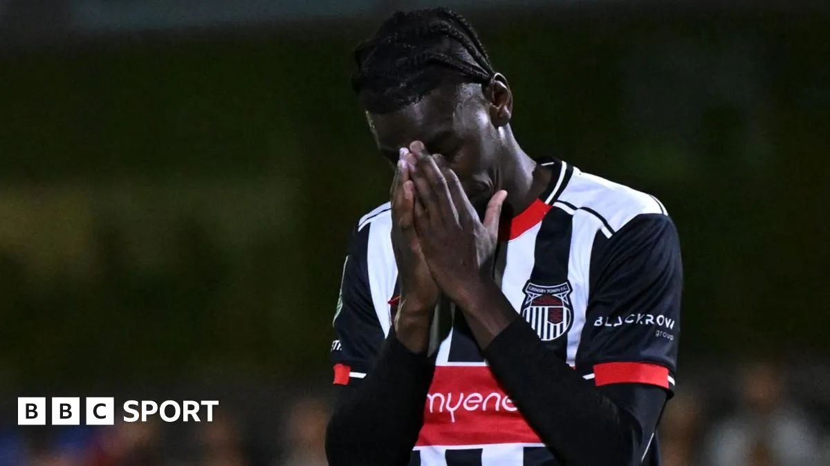 Grimsby fined for ineligible player in Man Utd win