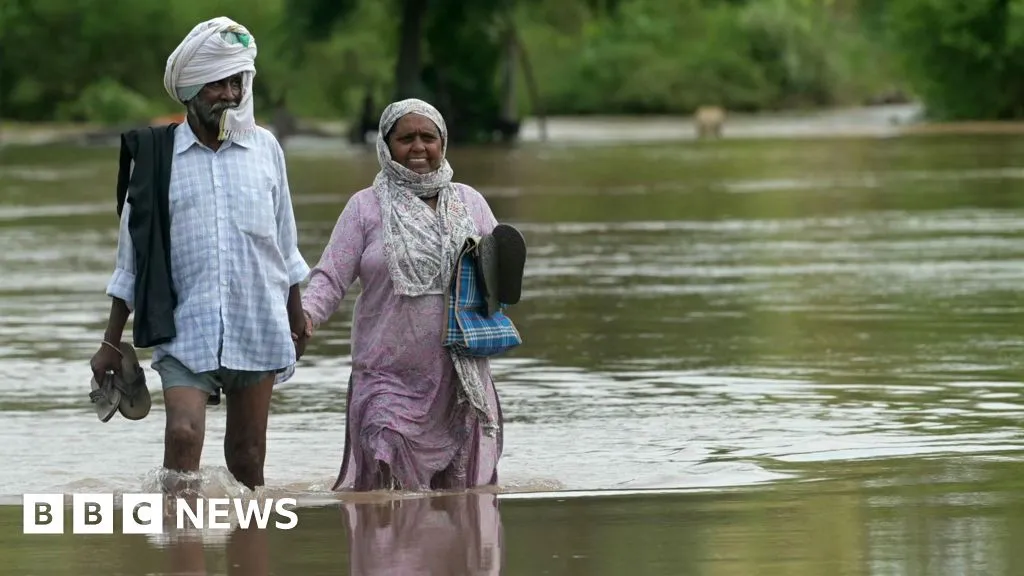 Floods kill 30 and submerge 1,400 villages in Indian state