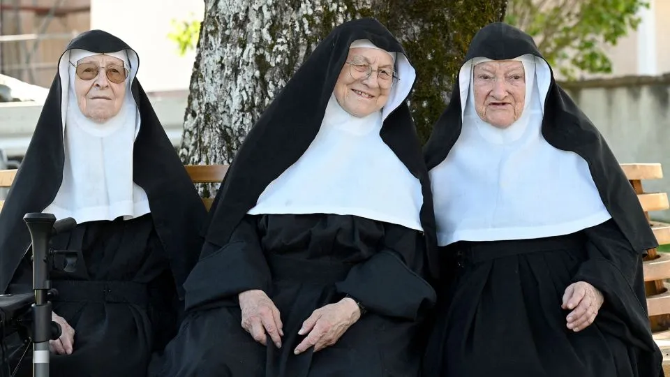 Elderly Austrian nuns break out of nursing home and back into their former convent, defying diocese