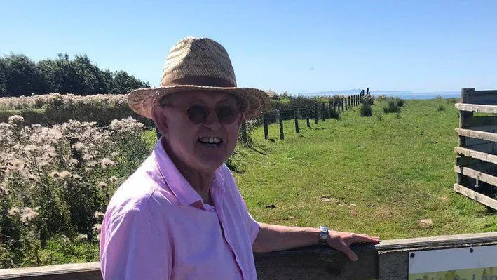 Stalking ex-mayor investigated by council