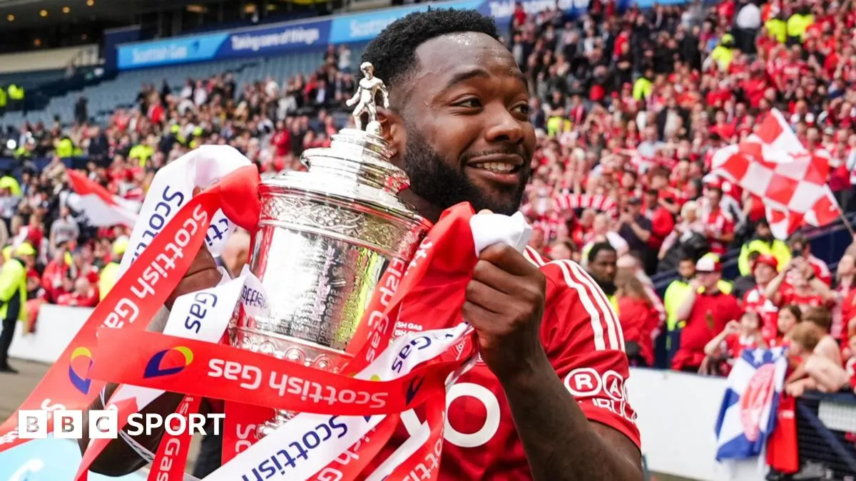 Luton sign Aberdeen winger Morris