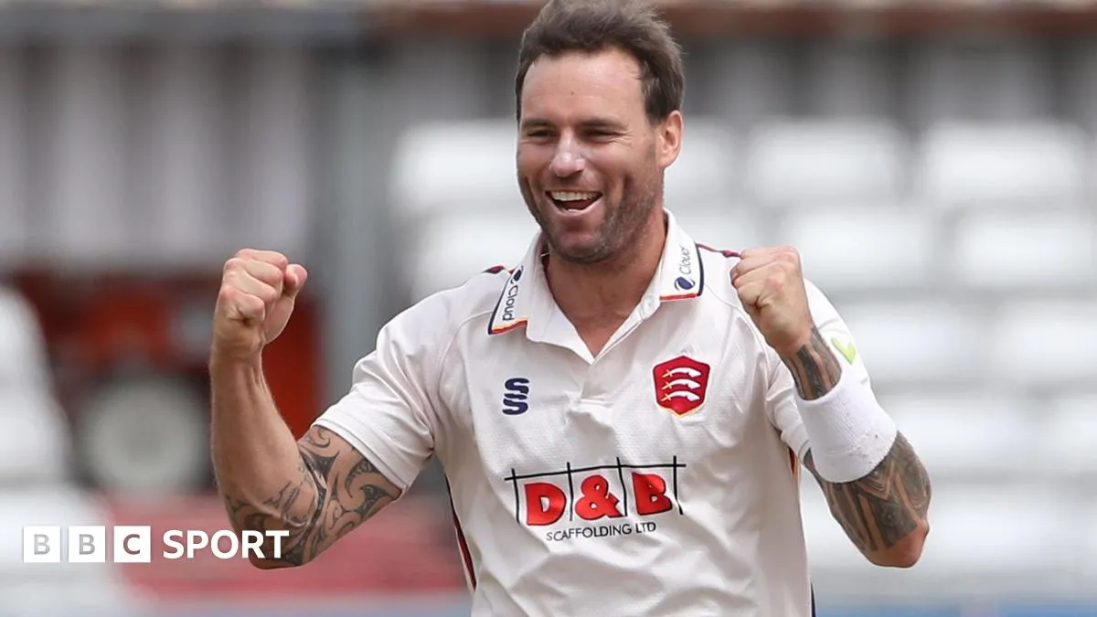 Essex sign all-rounder Bracewell for run-in
