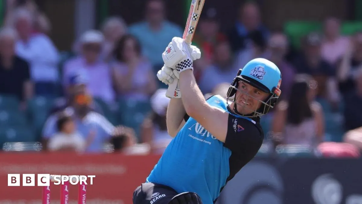 Batter Pollock to leave Pears after four years