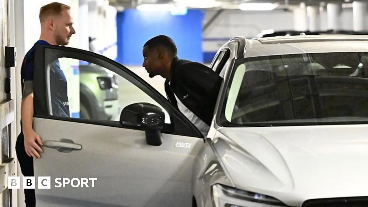 'More players should put in transfer requests'