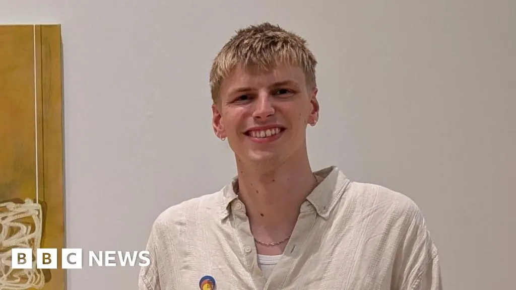 Prestigious painting prize picks youngest ever winner