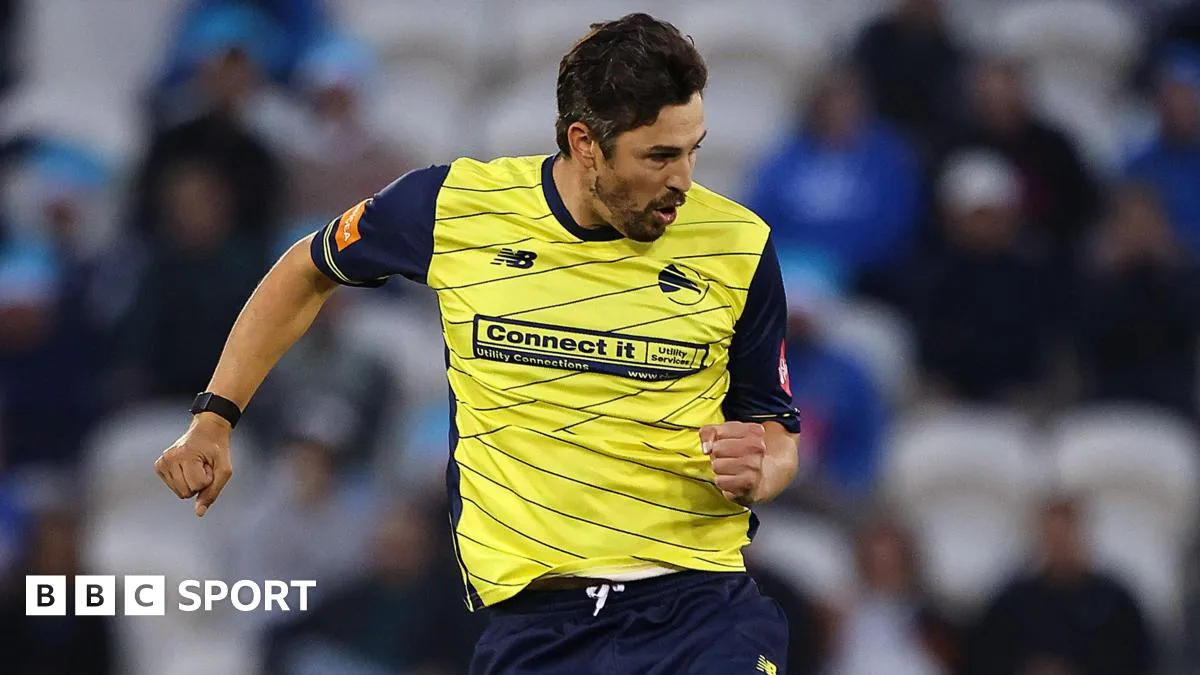 Hampshire's Wood signs new contract until 2026