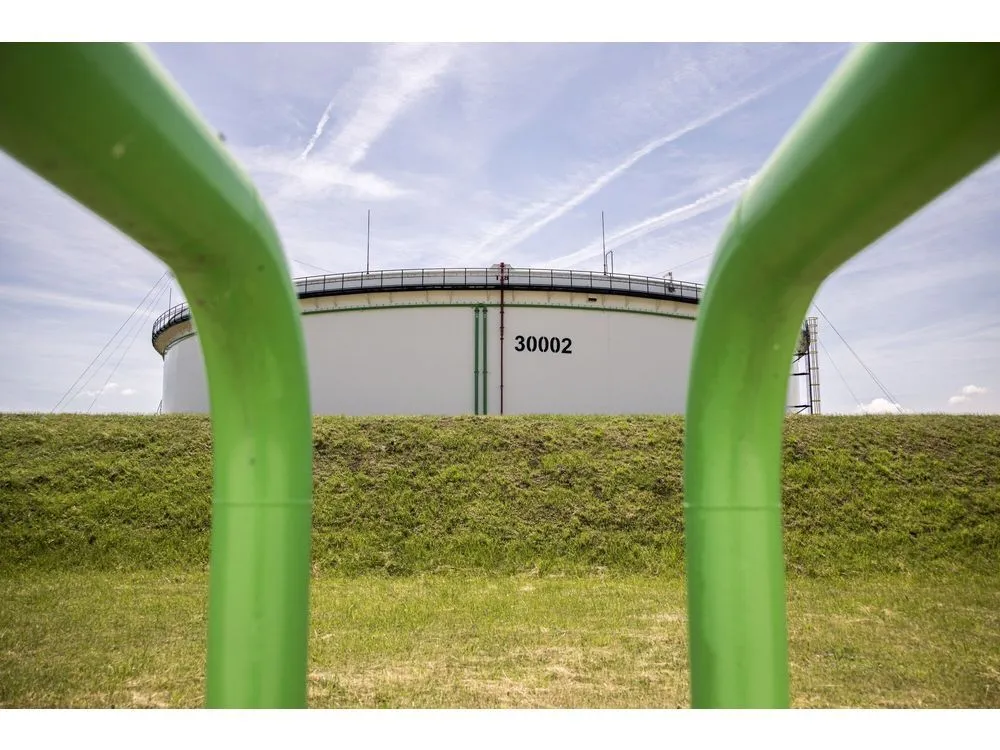 Hungary to Rebuff Trump’s Request to Stop Buying Russian Oil