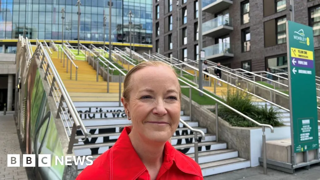Watch: Wembley steps turn yellow for Coldplay
