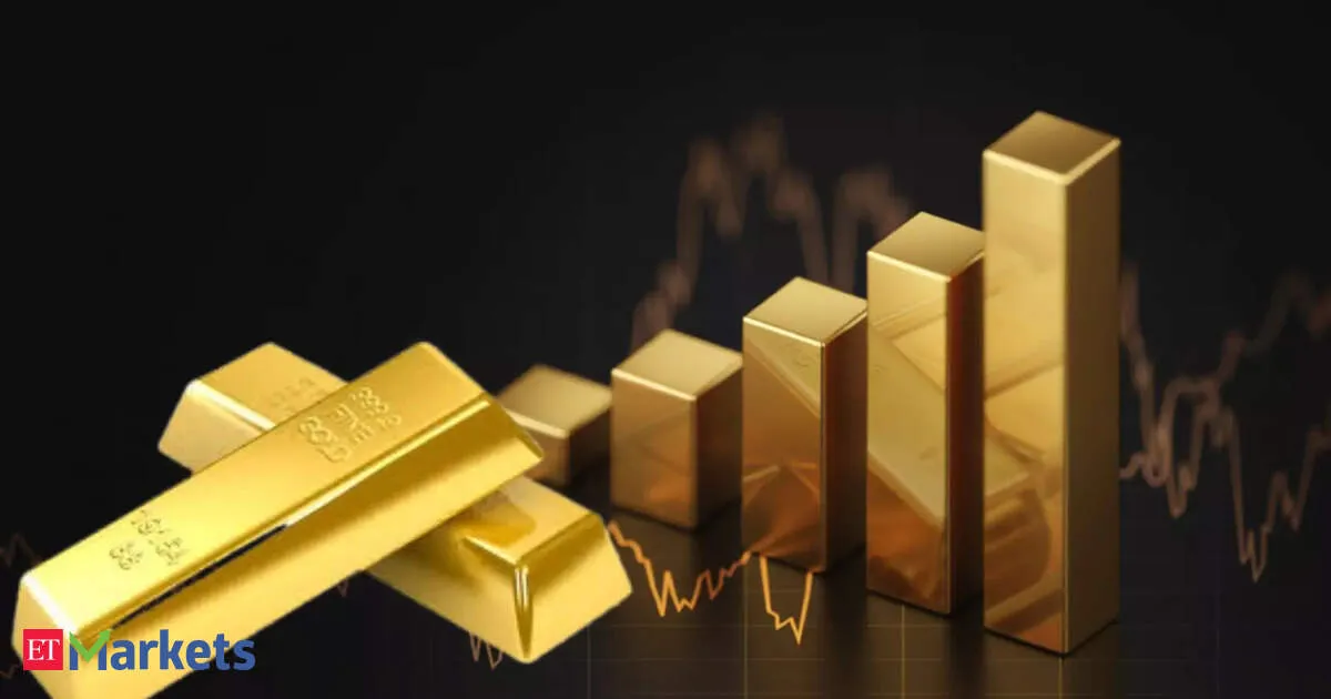Gold prices dip for 2nd session as traders eye US inflation data. Are analysts predicting a reversal?