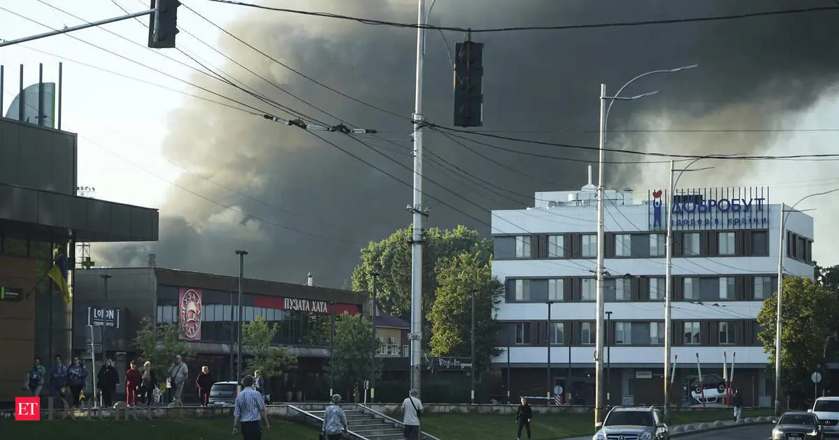 Russia hits seat of Ukraine govt in war's biggest air attack