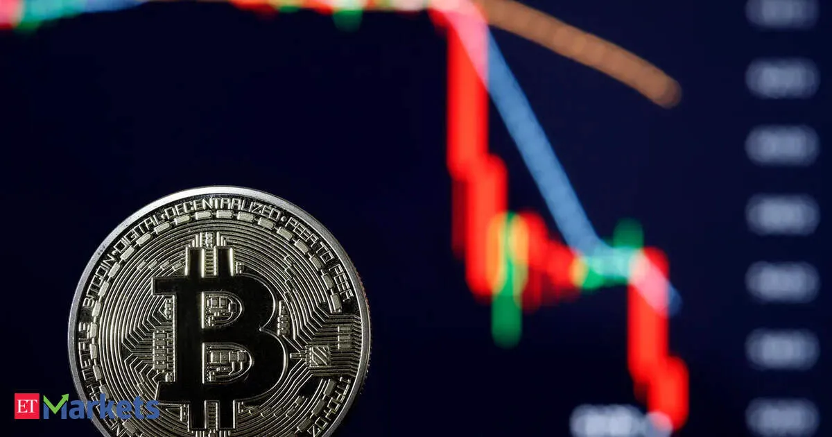 Bitcoin trades at $110K, stabilizes near resistance levels. Here is what experts say