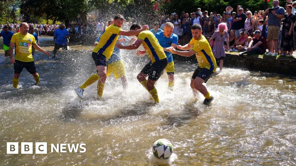 Gloucestershire in Pictures: Spot the ball