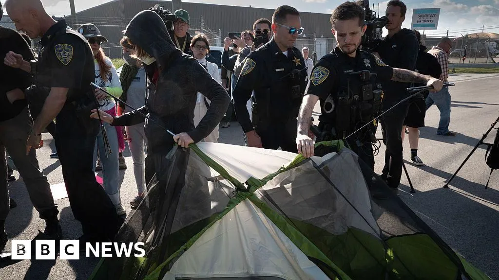 'We are the troops': Inside Chicago's split communities as Trump vows to deploy National Guard
