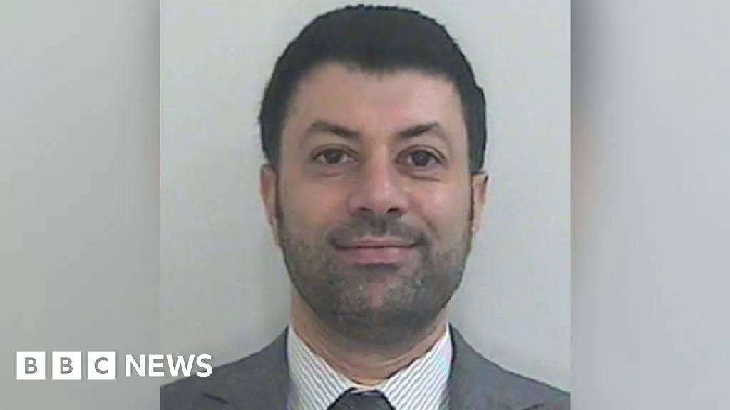 Fraud mastermind sock firm boss to pay back £90m