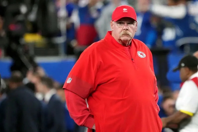 Travis Kelce and Andy Reid have heated exchange in Chiefs win, Eagles make thrilling late comeback: NFL Week 3 Sunday review
